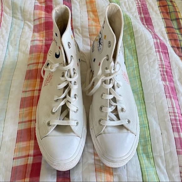 “it’s okay to wander” platform converse - Picture 3 of 4